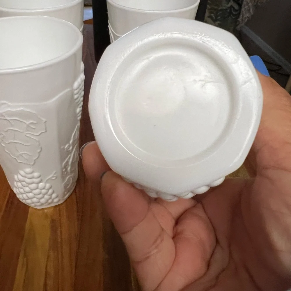 Vintage Milk Glass Grape Vine Tumblers – Set of 4
